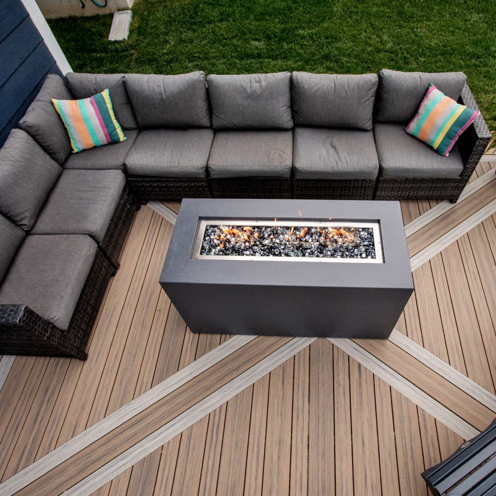 Inspiration for a transitional deck remodel in Grand Rapids