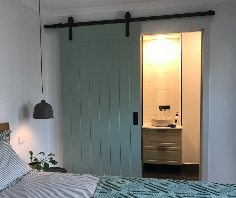 Photo of a country bathroom in Melbourne.