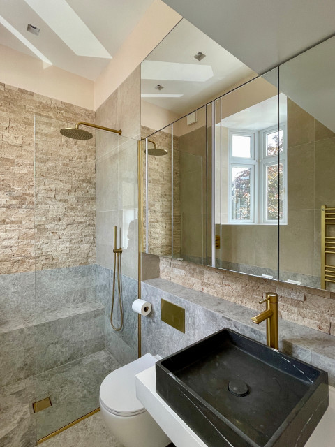 Tactile Minimalism (Loft Conversion) trendy-badevaerelse