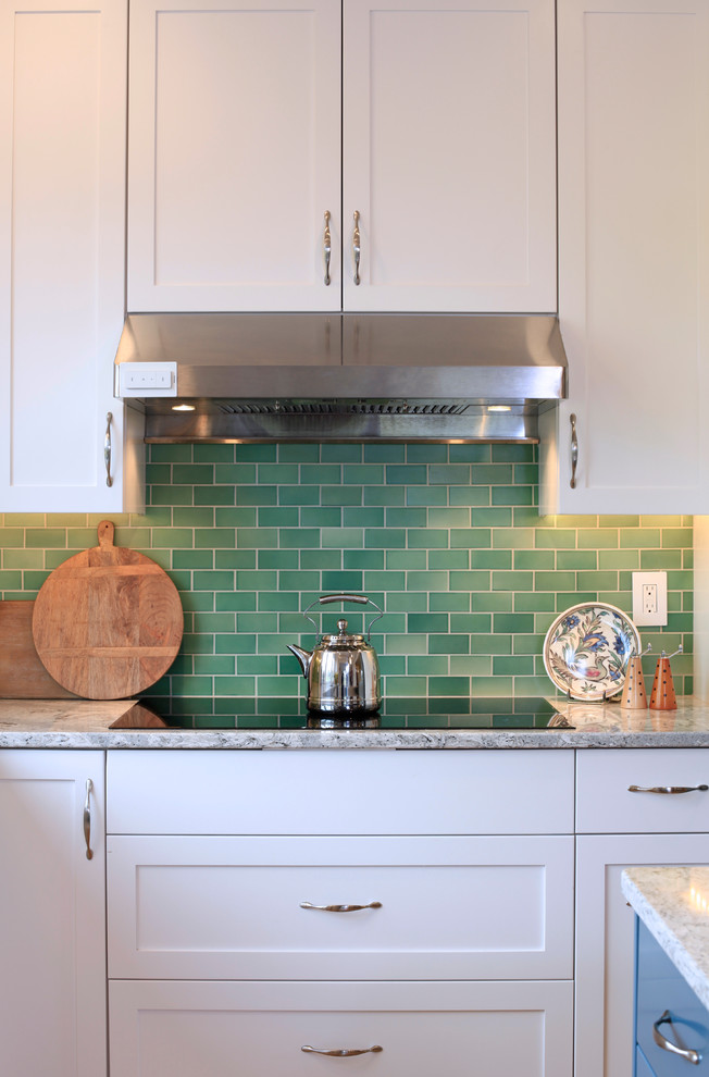 Example of a mid-sized transitional l-shaped medium tone wood floor and beige floor eat-in kitchen design with an undermount sink, shaker cabinets, white cabinets, quartz countertops, green backsplash, subway tile backsplash, stainless steel appliances, an island and multicolored countertops