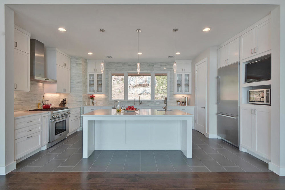 Kitchen - transitional kitchen idea in Miami