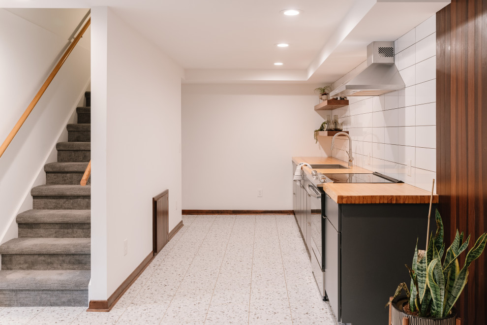 Kitchen - rustic kitchen idea in Omaha