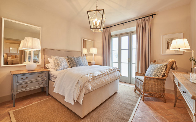 Villa Privata 01 shabby-chic-style-bedroom