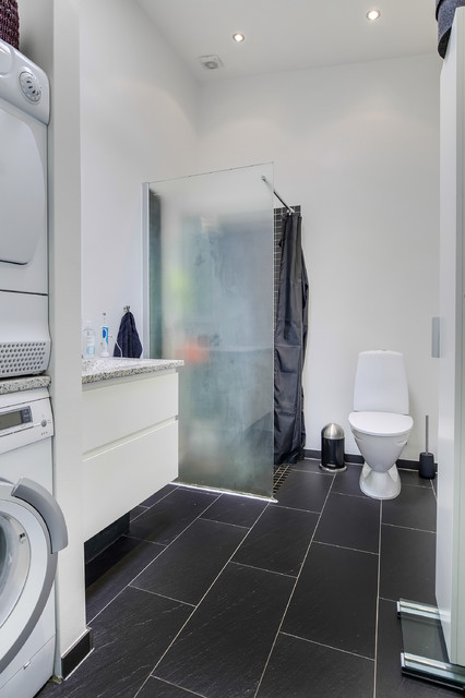 B&oslash;gevej 1A  9230 modern-bathroom