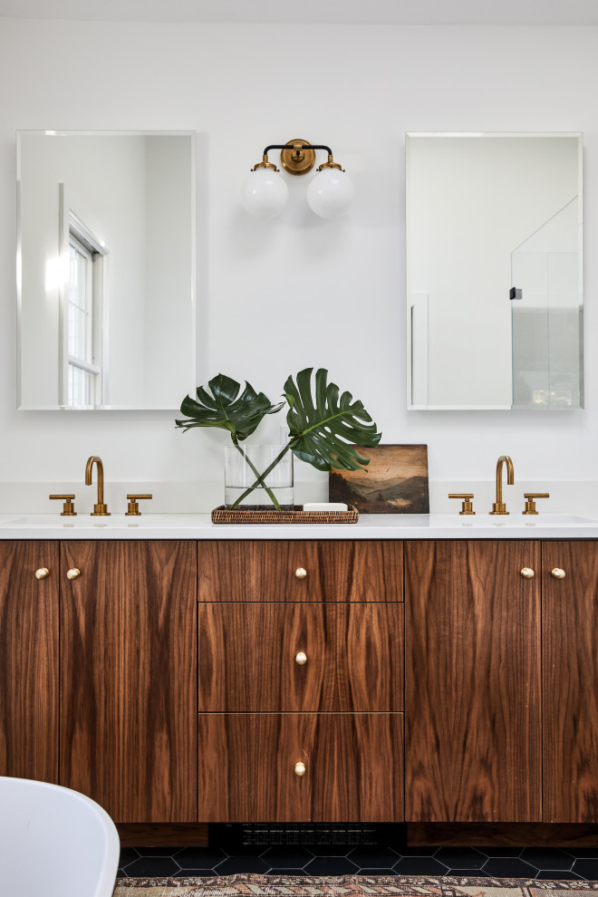 Bathroom - transitional bathroom idea in Boston