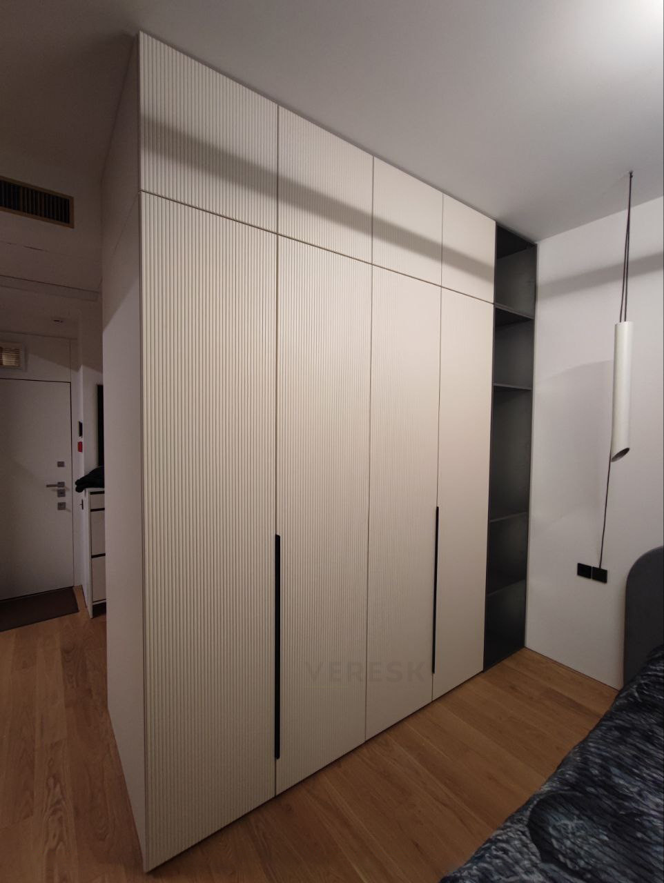 Распашные шкафы