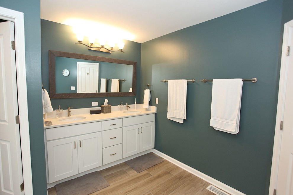 Example of a transitional home design design in Indianapolis