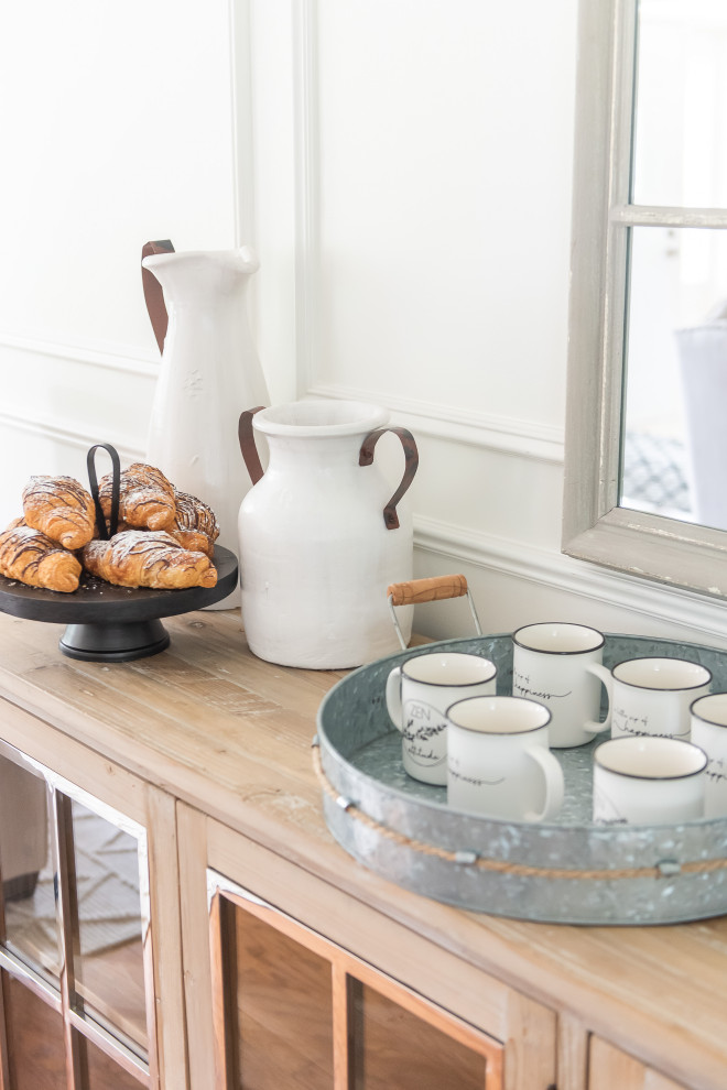 Inspiration for a transitional home design remodel in Toronto