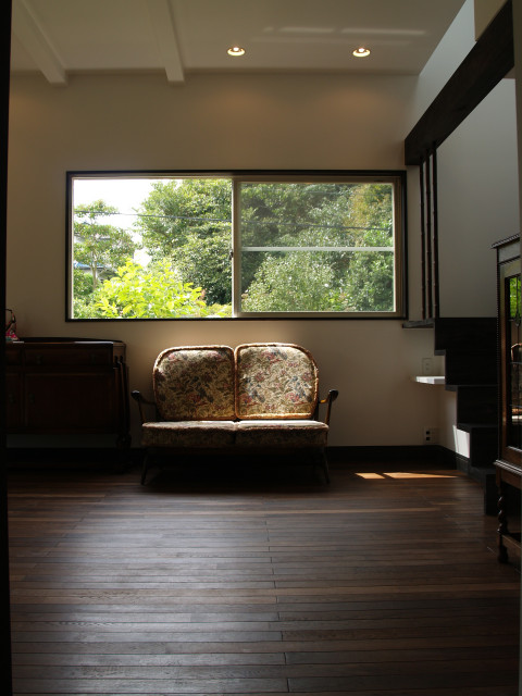 西側の山の緑を借景に victorien-salon