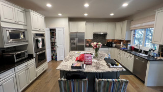 Dated White Kitchen Gains Warmth, Calm and Smart Storage (10 photos)