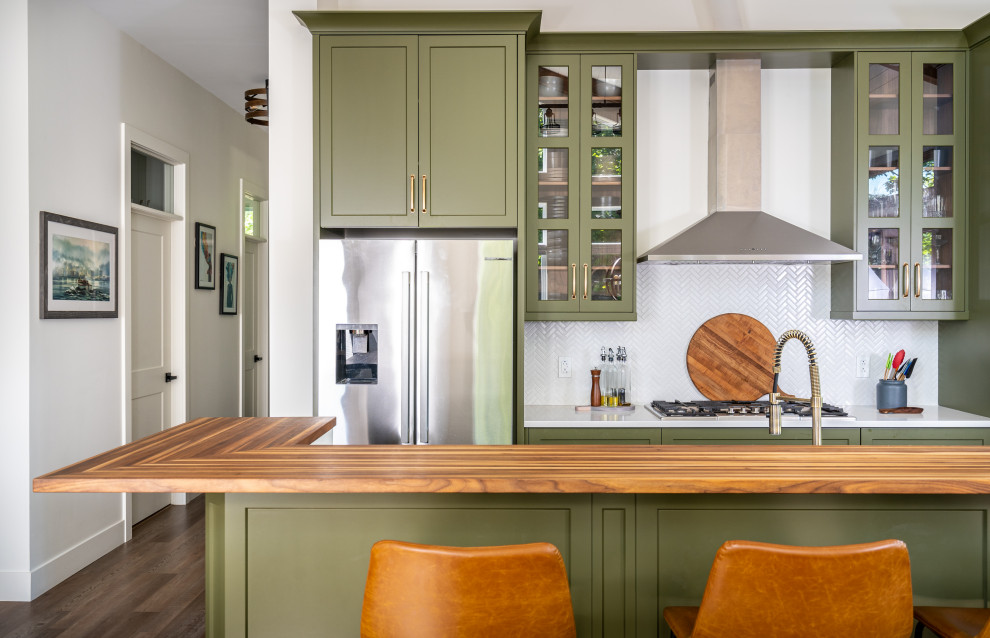 Inspiration for a mid-sized transitional l-shaped medium tone wood floor and shiplap ceiling eat-in kitchen remodel with an undermount sink, shaker cabinets, green cabinets, quartz countertops, white backsplash, ceramic backsplash, stainless steel appliances, an island and white countertops