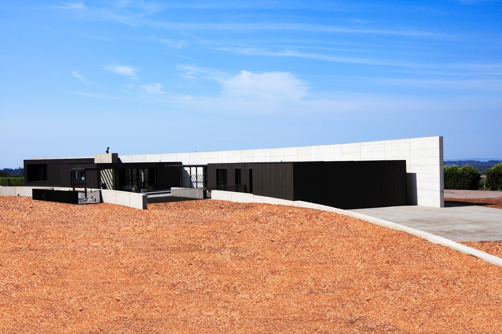 Photo of a contemporary exterior in Melbourne.