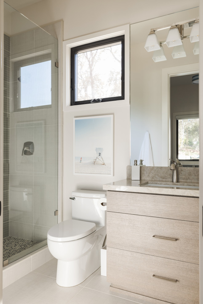 GREENVIEW CUSTOM BUILD Modern Bathroom Sacramento by House of