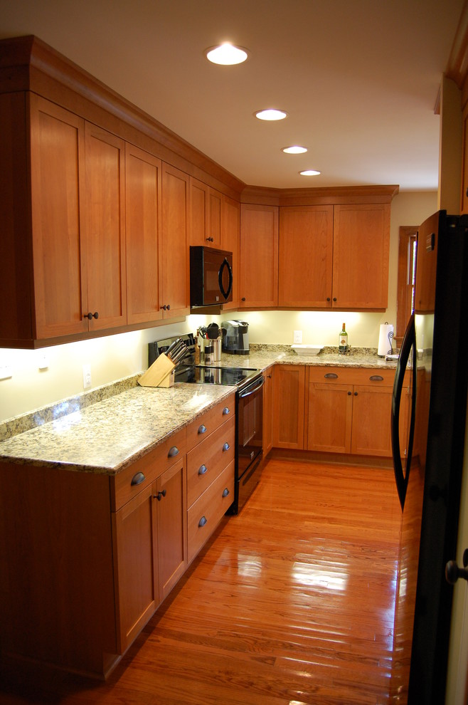 Kitchen - rustic kitchen idea in Raleigh