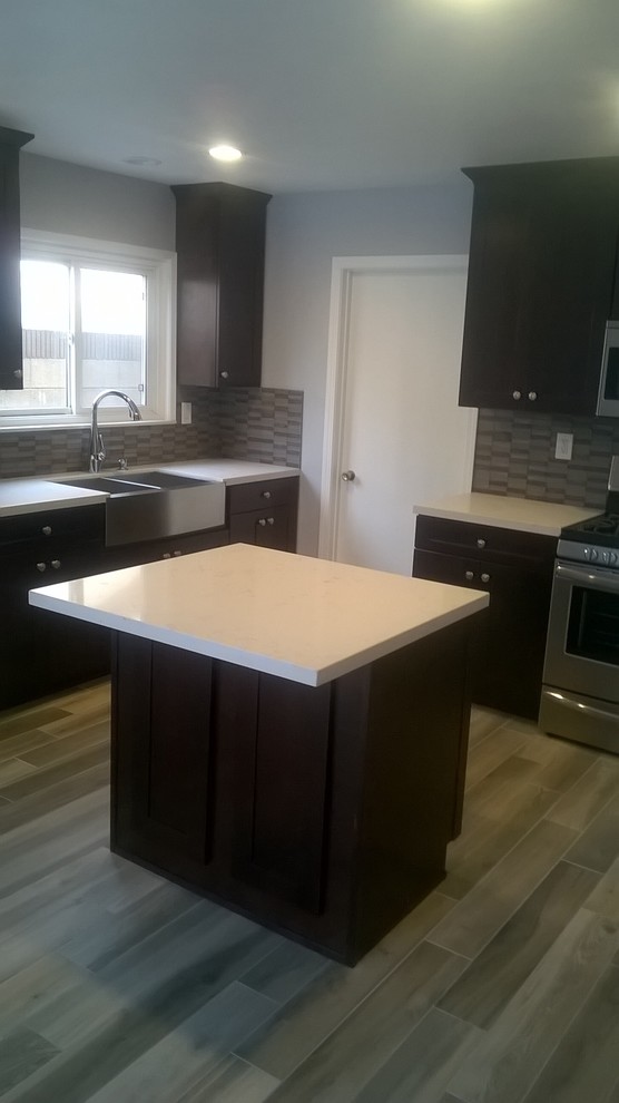 Example of a transitional kitchen design in Orange County