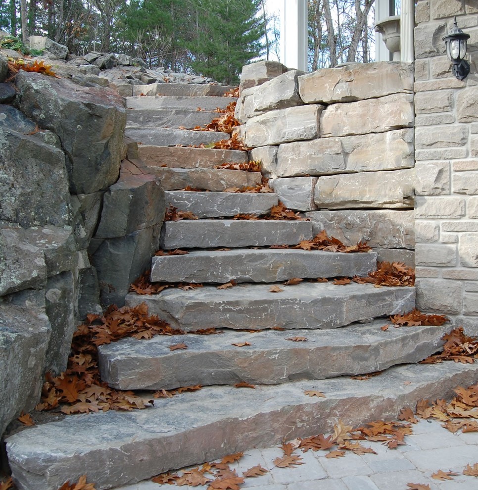 Design ideas for a rustic landscaping in Toronto.