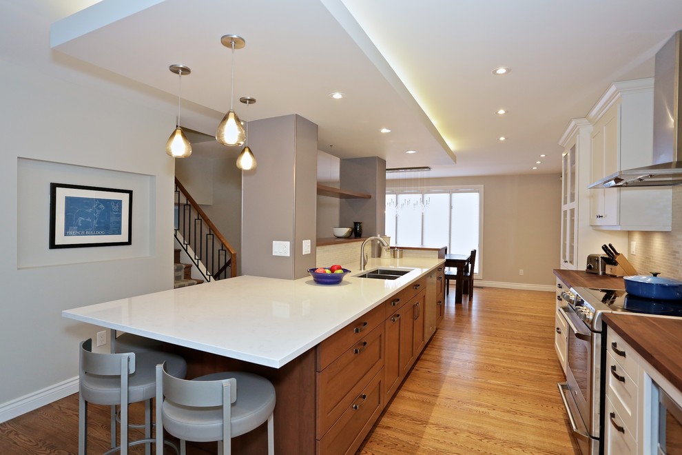 Example of a transitional kitchen design in Ottawa