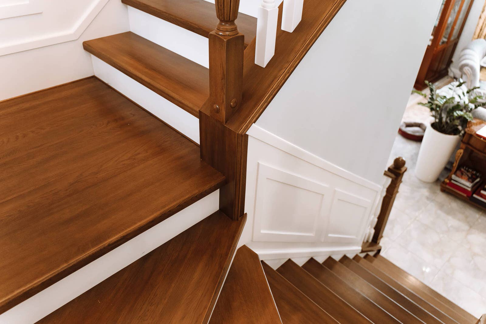 Проект 7 - Парадная дубовая лестница на второй этаж загородного дома