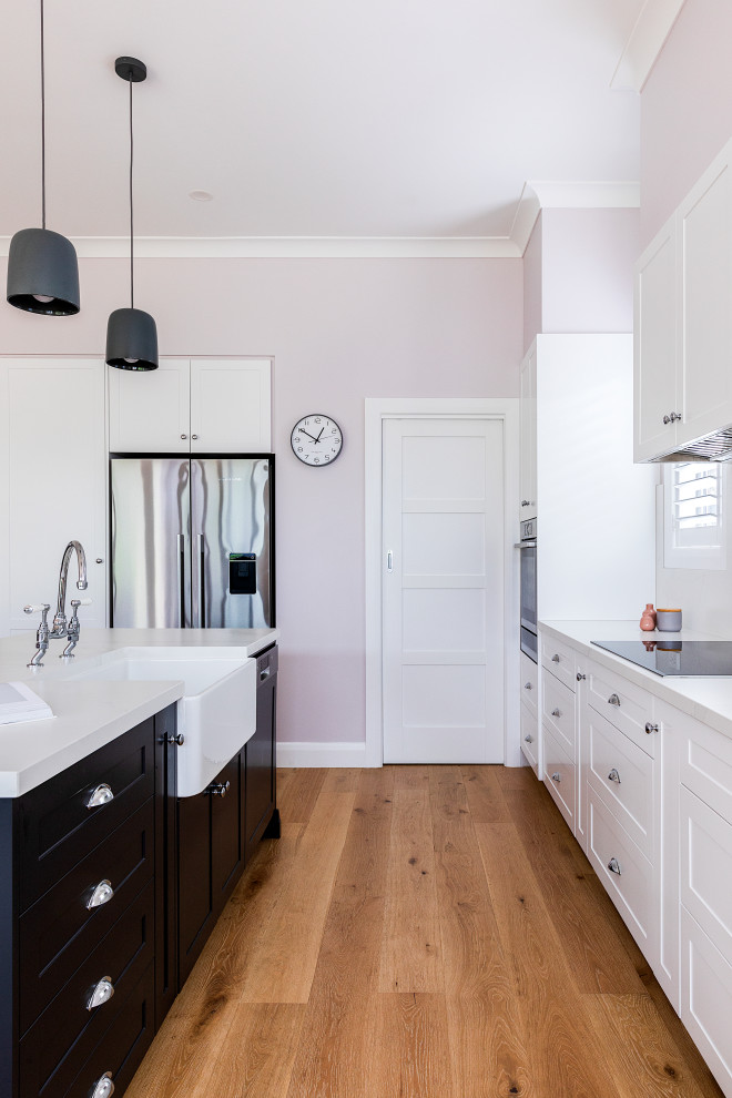 Photo of a transitional kitchen in Melbourne.