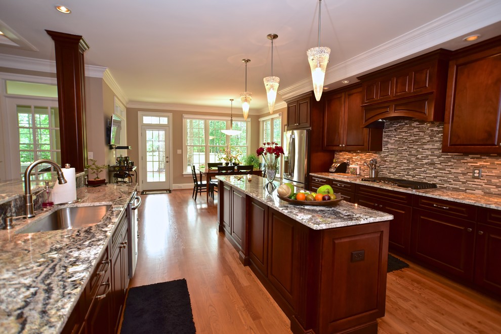 CHERRY KITCHEN WITH COLUMNS