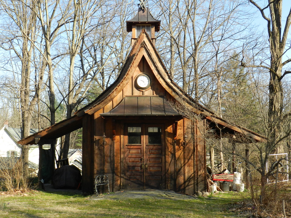 Inspiration for a mid-sized traditional detached barn in New York.