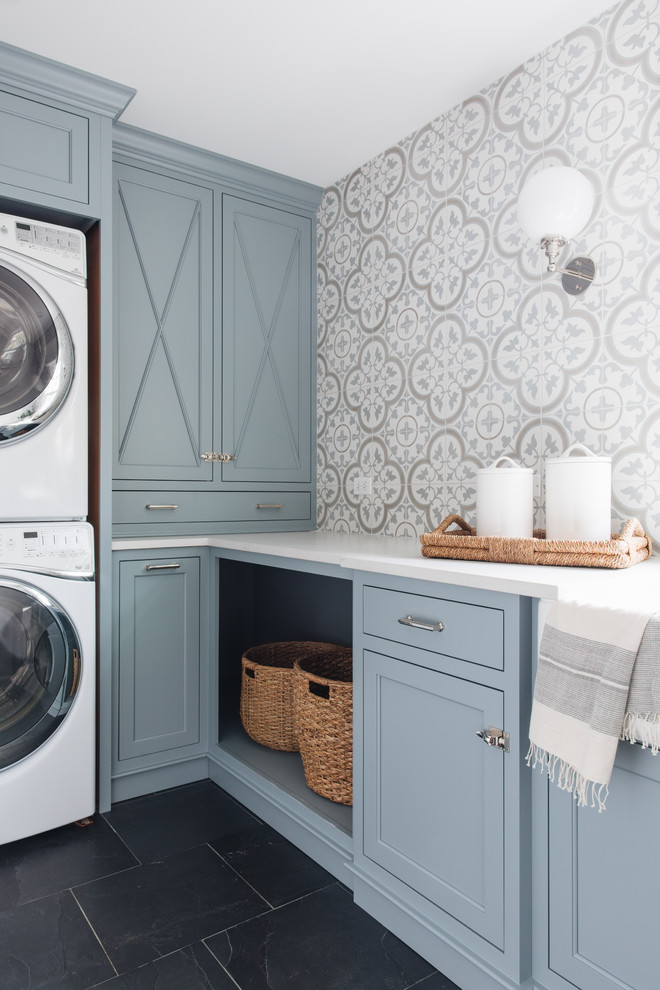 Photo of a transitional laundry room in Chicago.