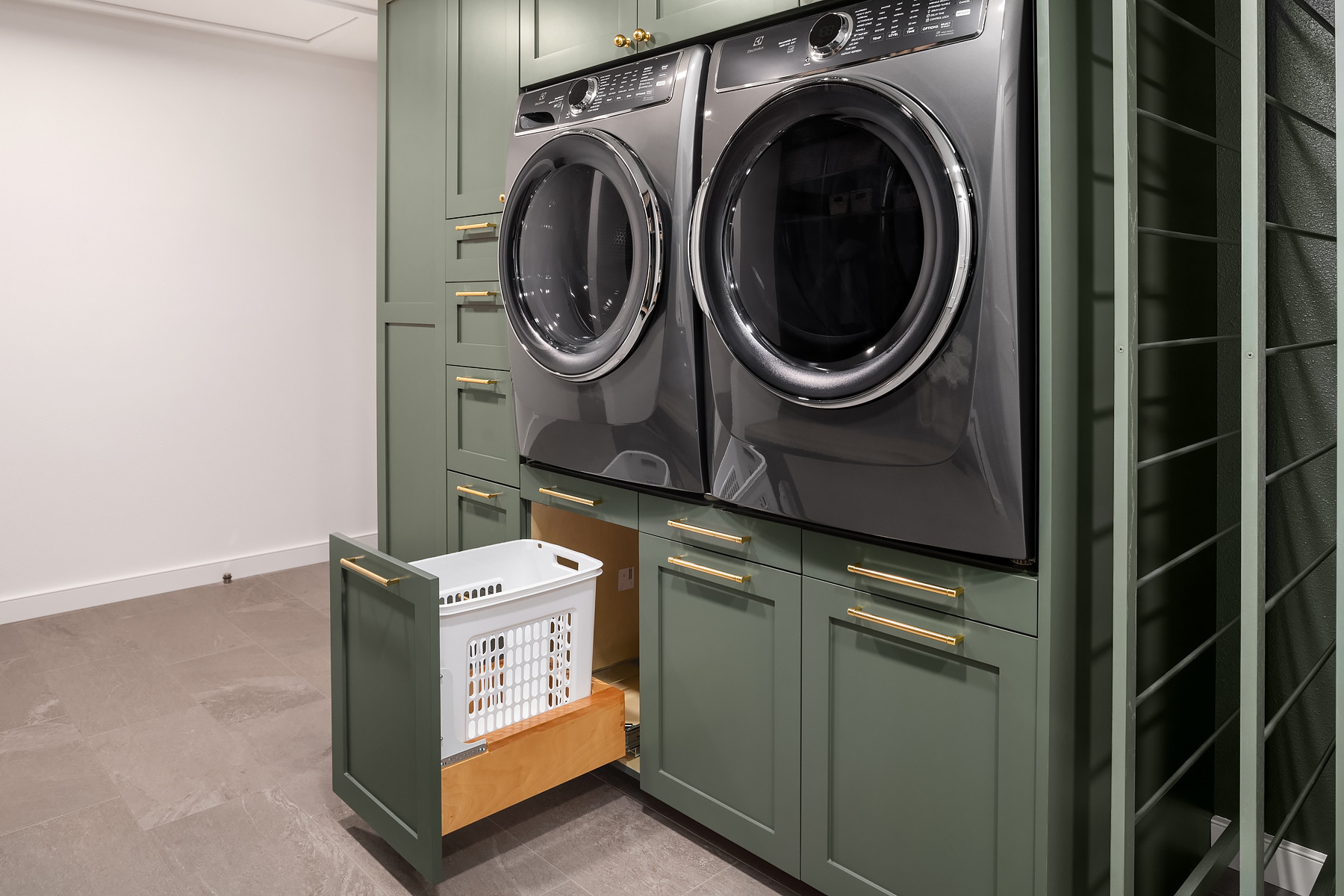 Moody Laundry Room - Woodinville