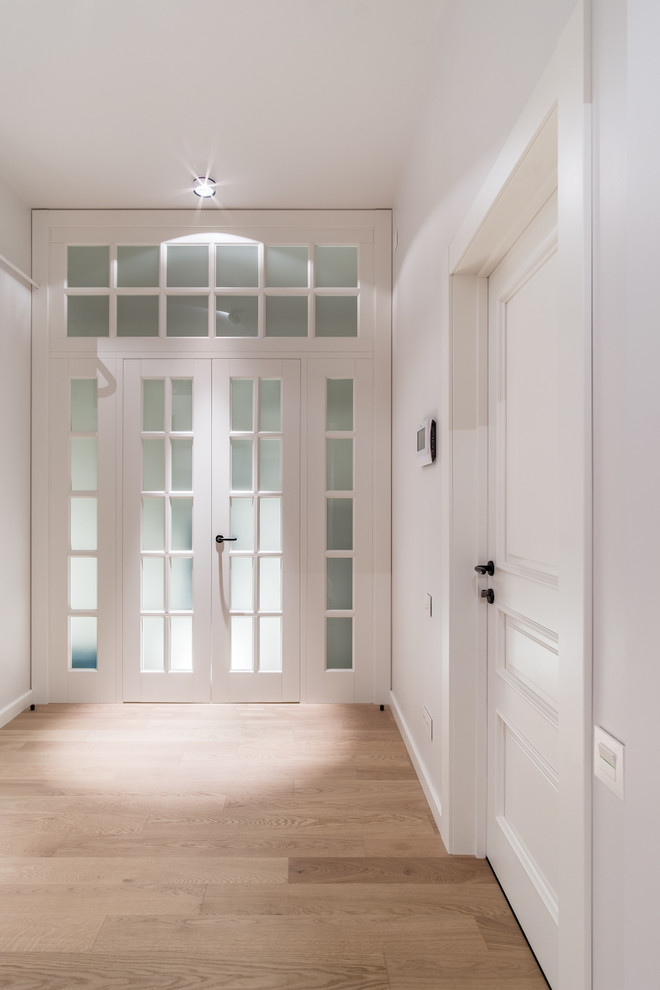 Квартира с разноцветными дверьми