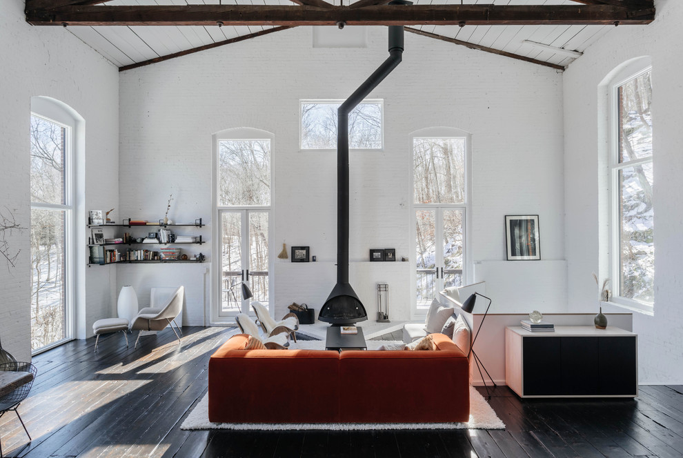 Example of a trendy living room design in New York