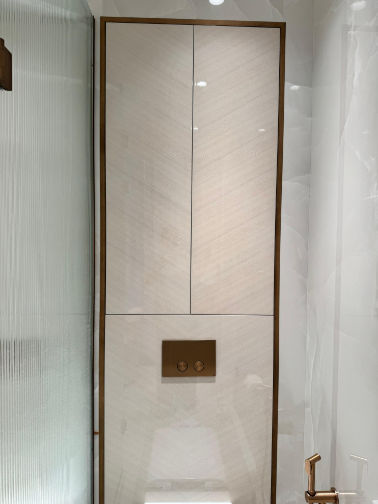 Шкаф над инсталляцией