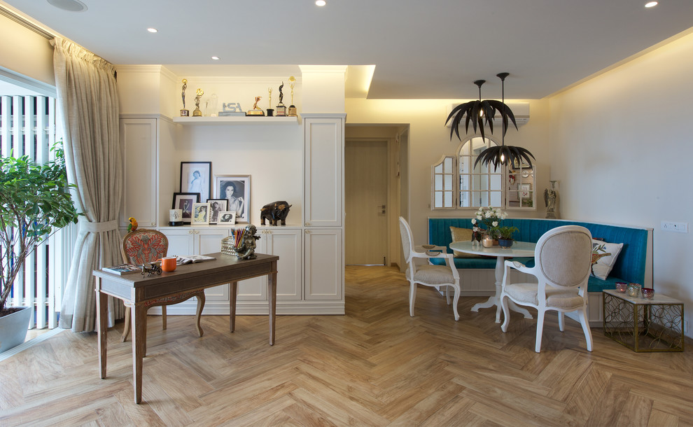This is an example of a contemporary living room in Mumbai.