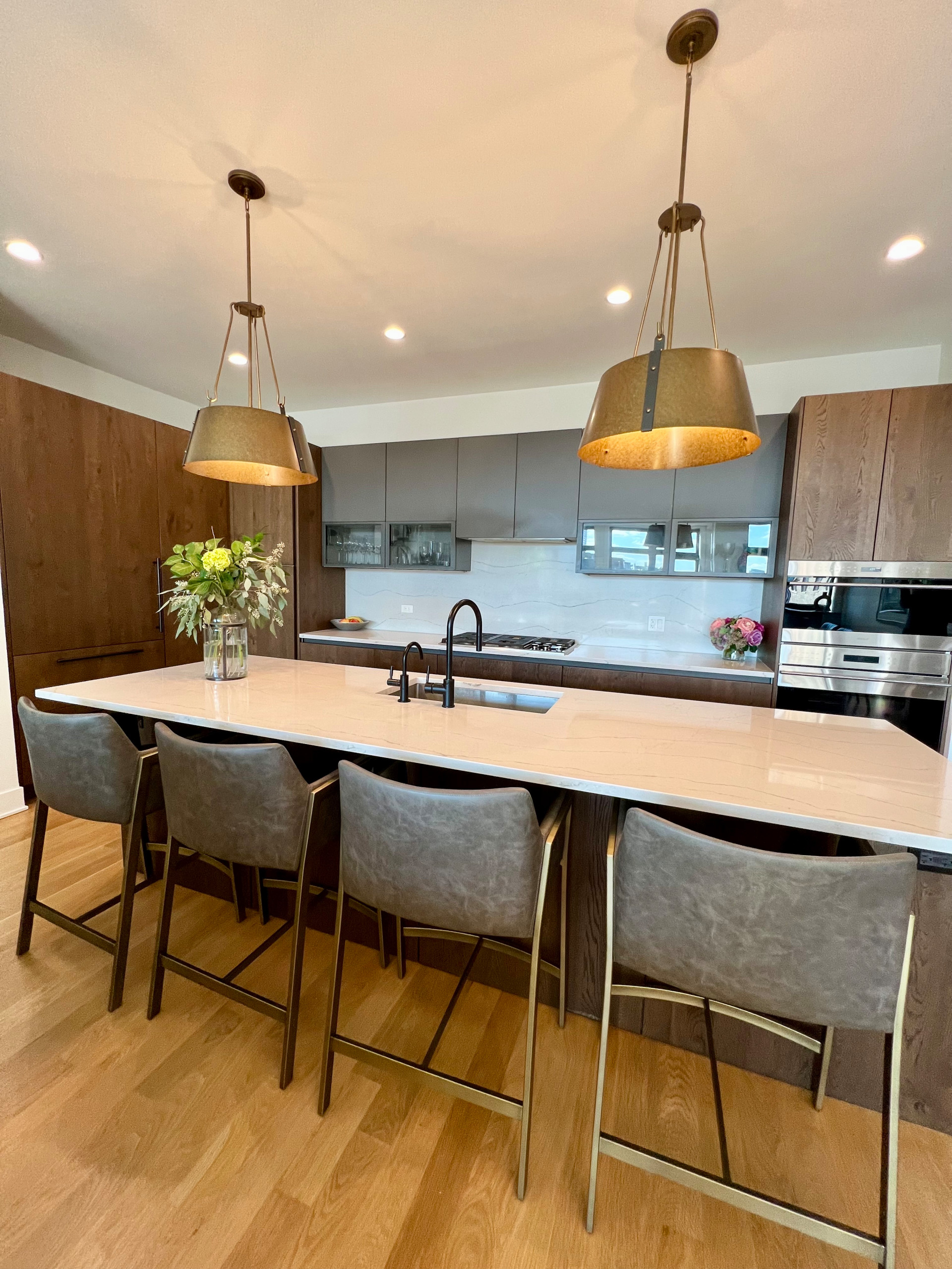 City Chic: Stylish Condo Interior Design