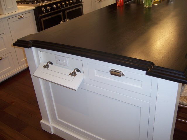 classic white kitchen traditional-kitchen