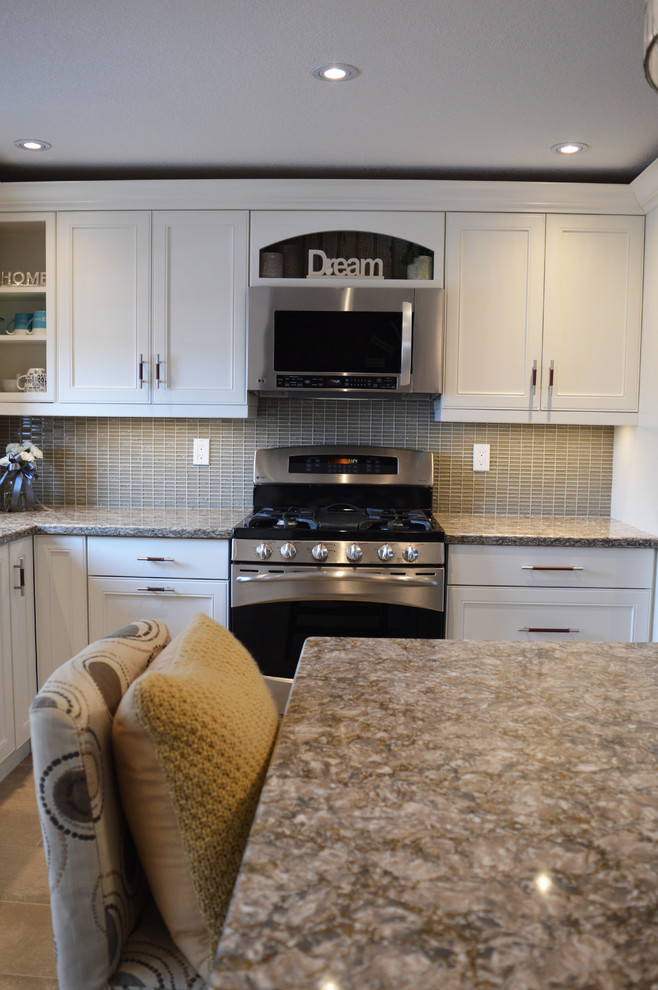 Example of a transitional kitchen design in Toronto
