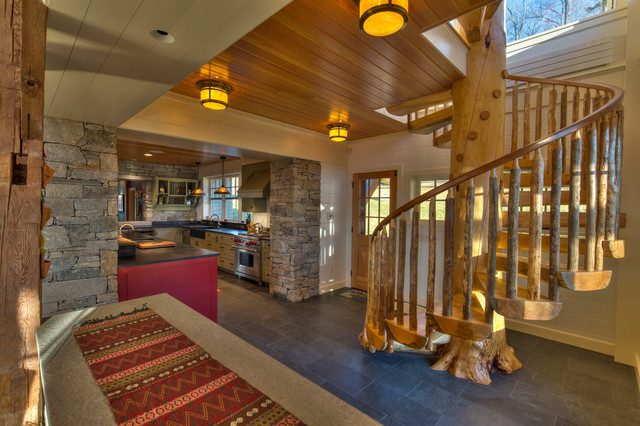 Stone Tower & Kitchen Addition rustico-cucina