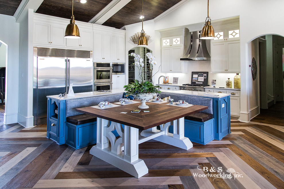 Home design - transitional home design idea in Austin