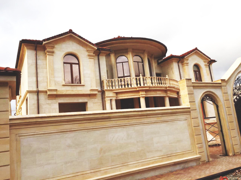 Коттедж облицованный натуральным дагестанским камнем