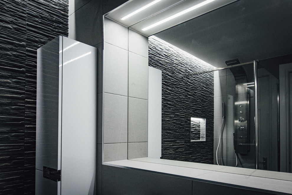 This is an example of a modern bathroom in Glasgow.