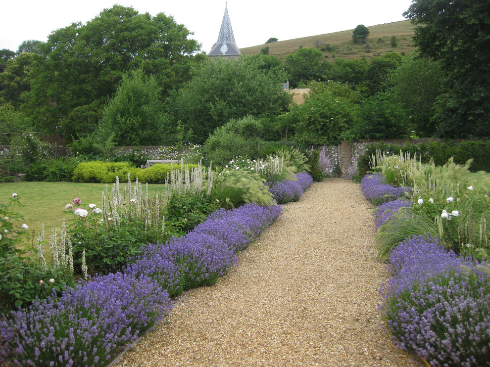 Inspiration for a country garden in Hampshire.