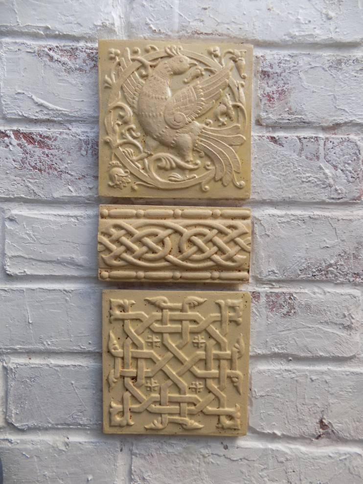 Украшение восстанавливаемой церкви в Брянской области.