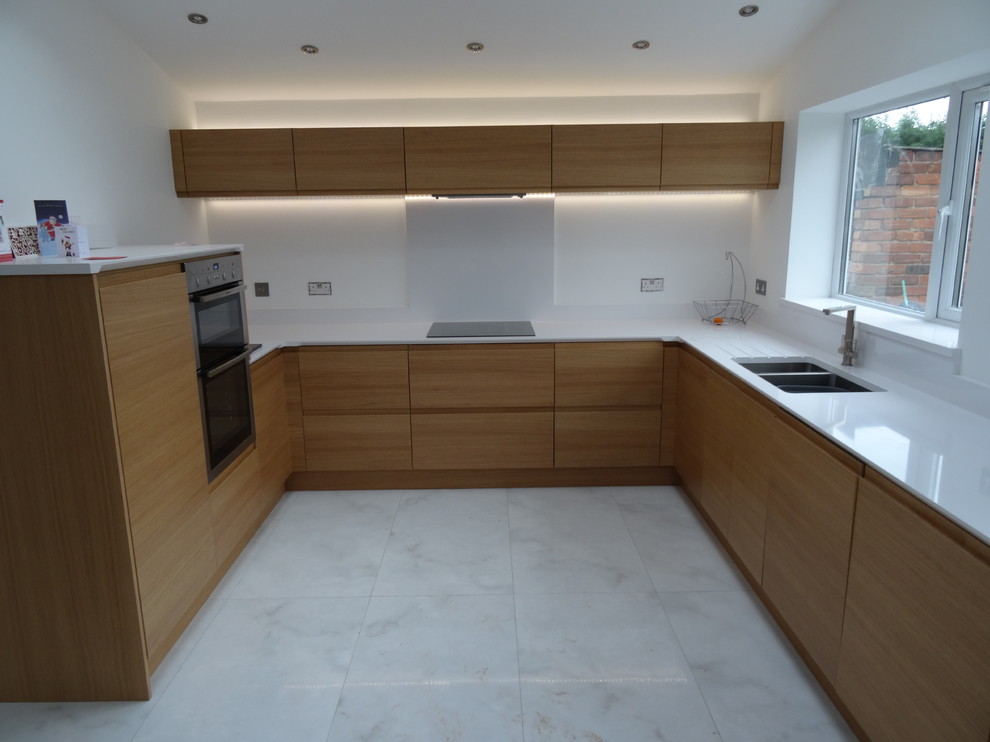 Photo of a modern kitchen in Cheshire.