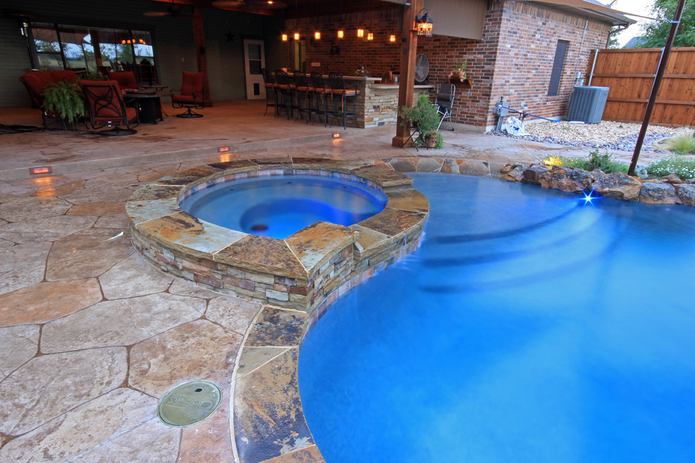 Inspiration for a traditional pool in Dallas.