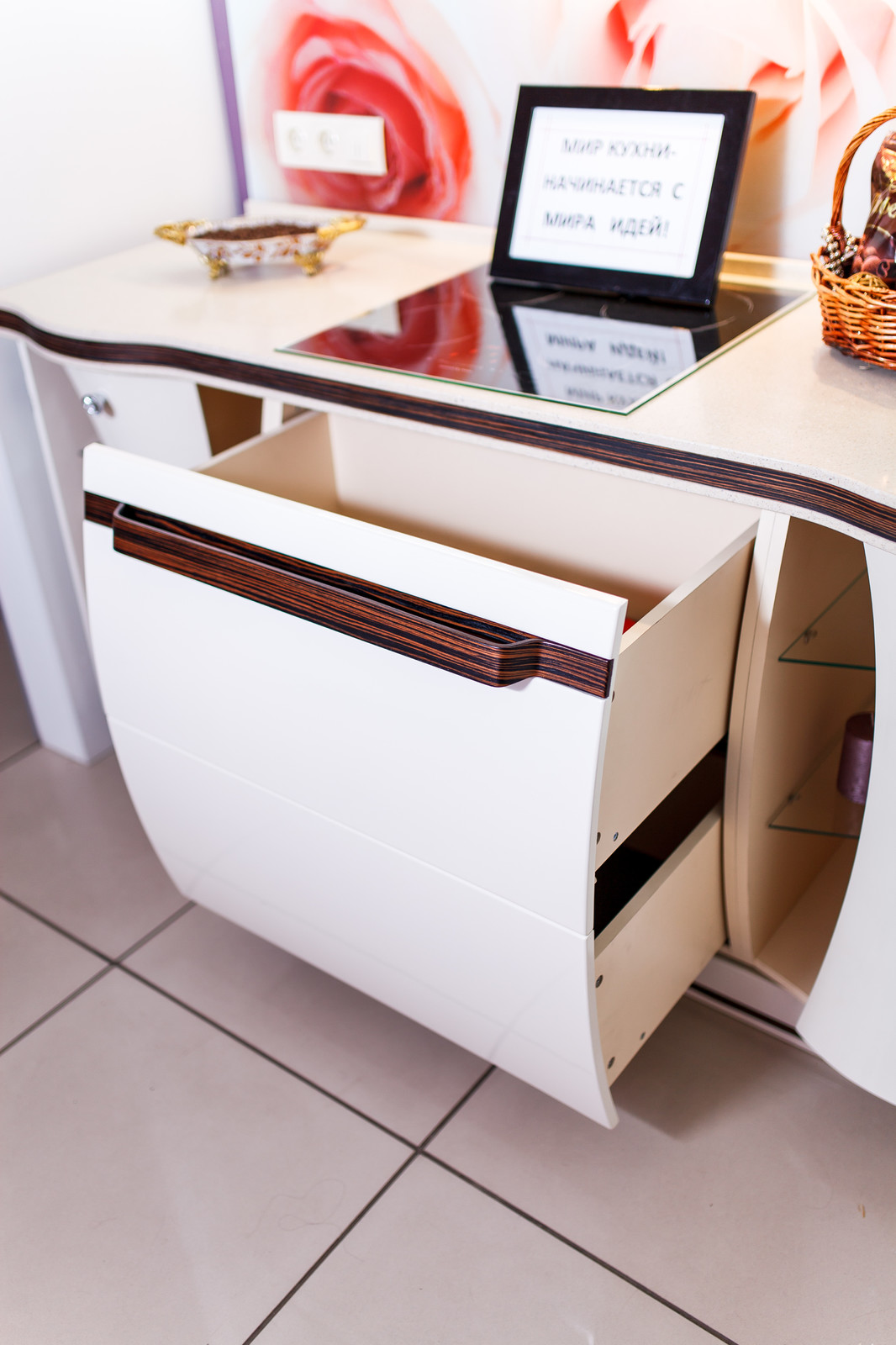 Изогнутый ящик