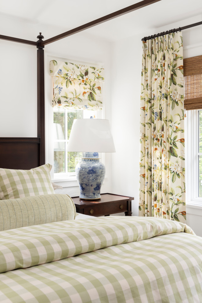 Стильный дизайн: большая гостевая спальня (комната для гостей) в классическом стиле - последний тренд