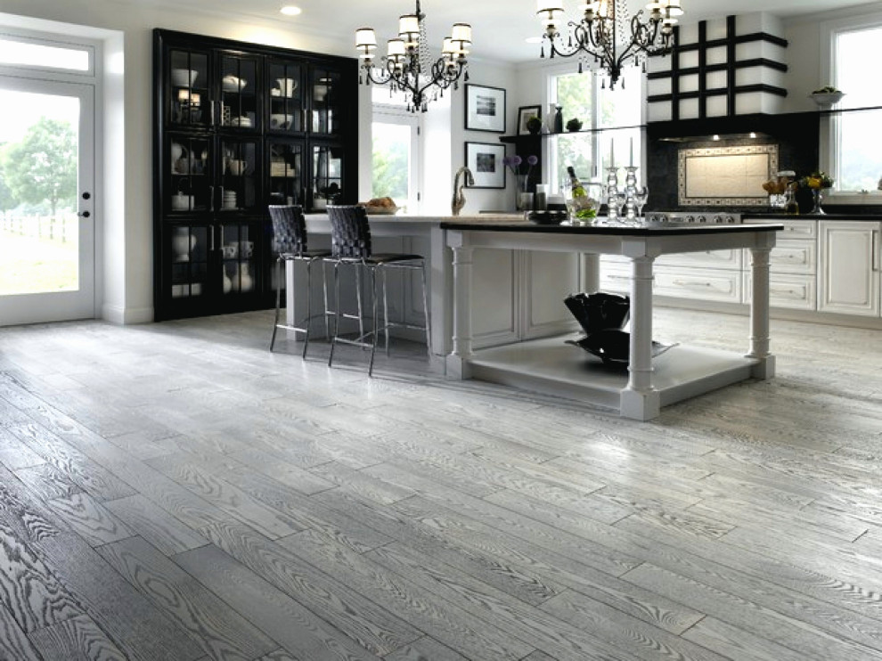 Transitional home design photo in Austin