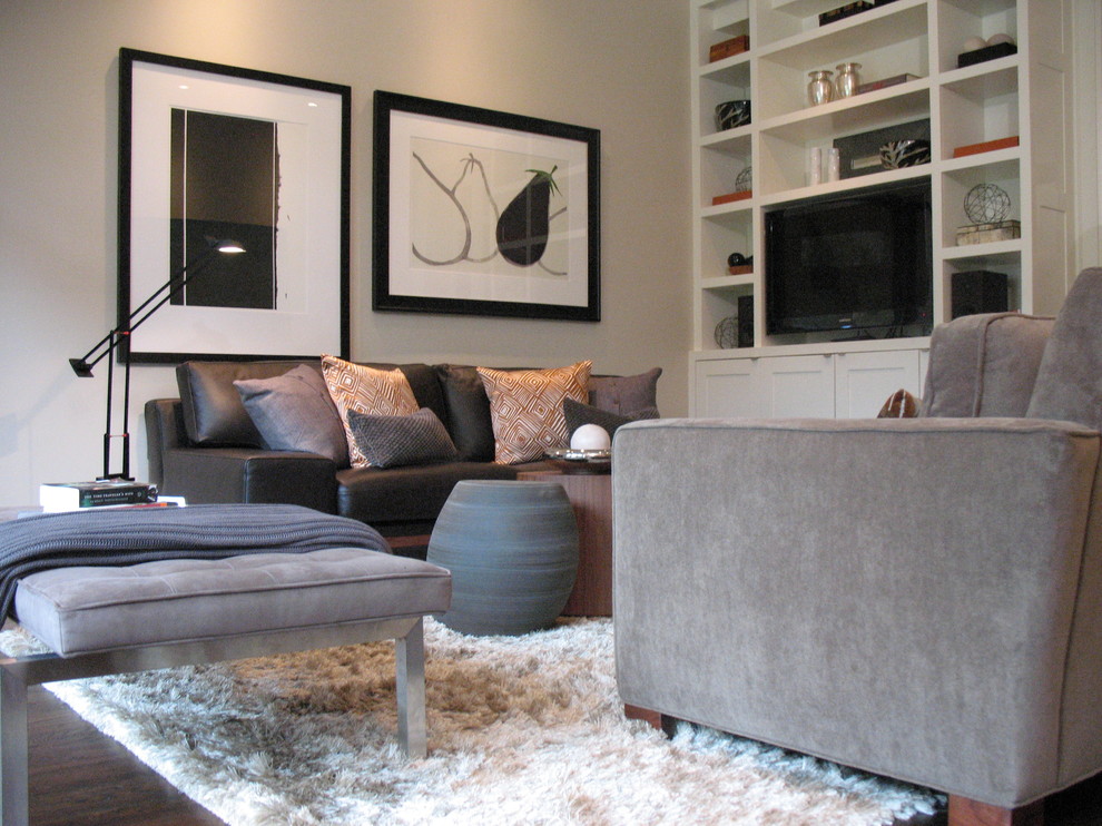 Photo of a contemporary family room in Toronto.