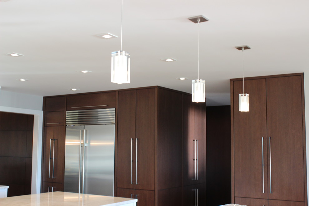Transitional kitchen photo in Chicago
