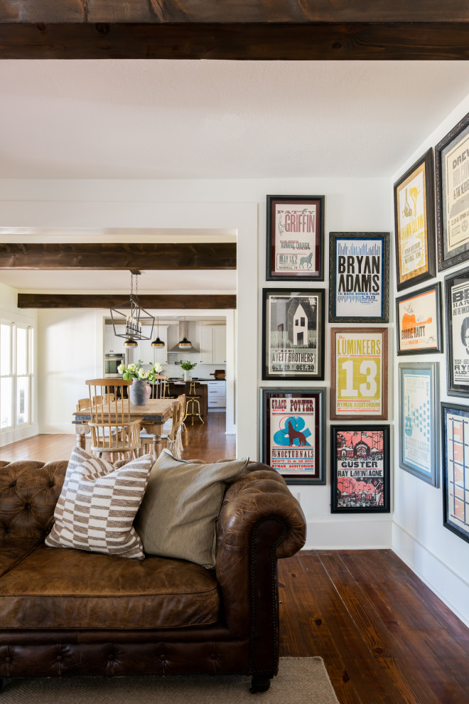 Example of an arts and crafts living room design in Nashville