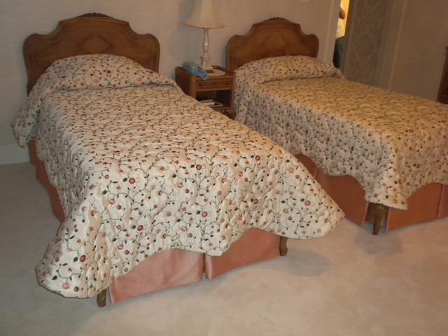 Bedding traditional-bedroom
