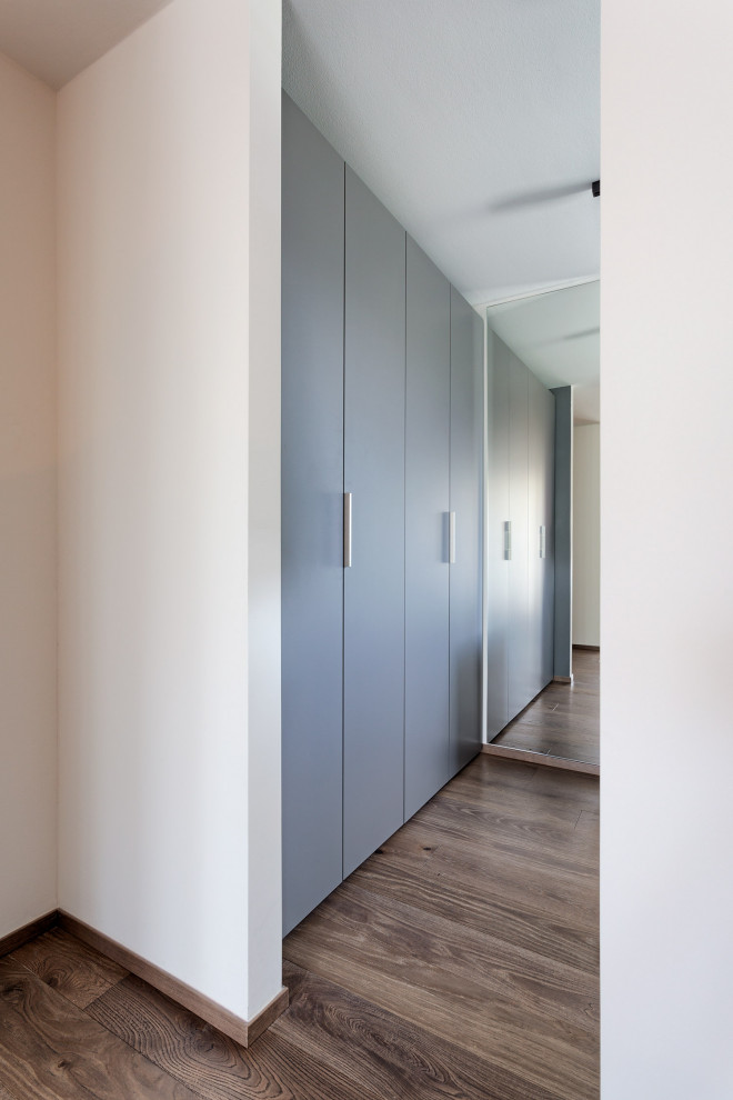 Design ideas for a modern storage and wardrobe in Bologna.